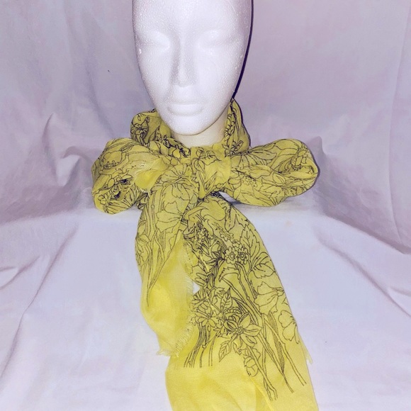 Echo Flower Scarf - Picture 3 of 7